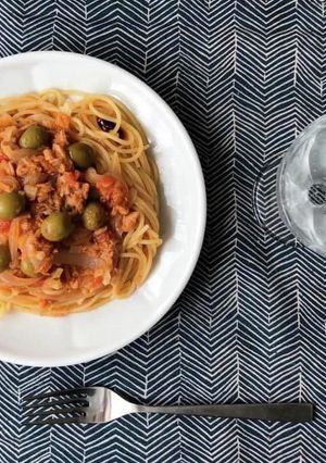 ツナとオリーブのトマト煮込みパスタ-レシピのメイン写真