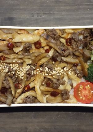 ごぼうとちくわとひき肉の甘辛和え丼弁当-レシピのメイン写真