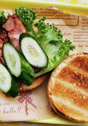 夏休み朝食！焼豚胡瓜レタス焼バーガー-レシピのメイン写真