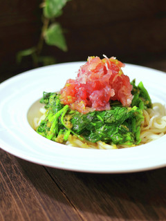 激旨♪モロヘイヤとマグロの冷やしうどん-レシピのメイン写真