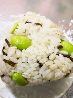 簡単!枝豆と塩昆布のおにぎり-レシピのメイン写真