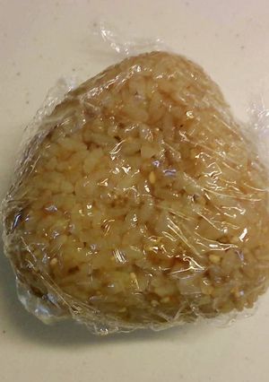 おかかとごまのおにぎり-レシピのメイン写真