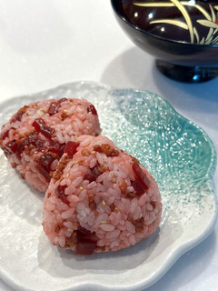お子様おにぎり⑥ビーツと挽き肉の混ぜご飯-レシピのメイン写真