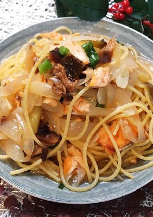 鮭とたまねぎ・たもぎ茸舞昆の和パスタ-レシピのメイン写真