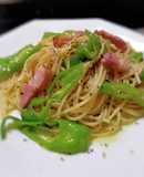 甘長唐辛子とベーコンのパスタ