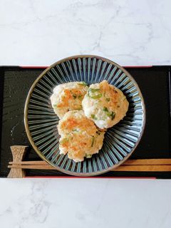 もちもち!大葉とえび入りれんこんもち-レシピのメイン写真