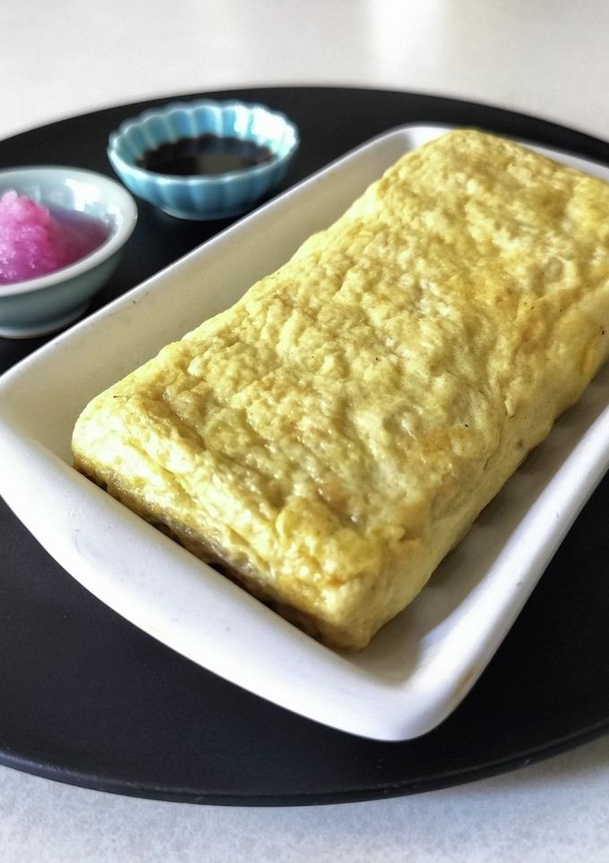 材料2つの懐かしいだし巻き玉子-レシピのメイン写真