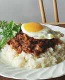 カレーフレークでキーマ鶏豚牛そぼろ丼挽肉