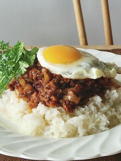 カレーフレークでキーマ鶏豚牛そぼろ丼挽肉-レシピのメイン写真