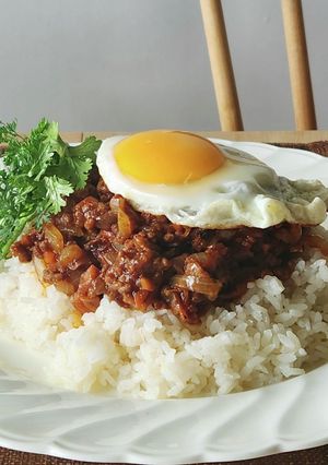 カレーフレークでキーマ鶏豚牛そぼろ丼挽肉-レシピのメイン写真