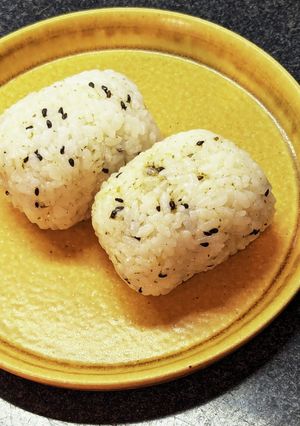 懐かしいシンプルな味！中島菜麹おにぎり-レシピのメイン写真