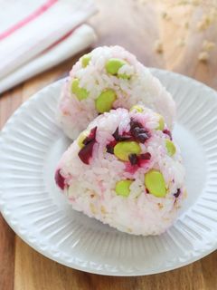 彩り華やか♡枝豆としば漬けのおにぎり-レシピのメイン写真