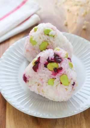 彩り華やか♡枝豆としば漬けのおにぎり-レシピのメイン写真