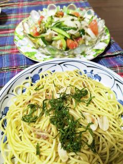 アヒージョオイルで スパゲッティとサラダ-レシピのメイン写真