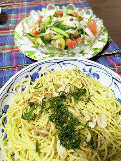 アヒージョオイルで スパゲッティとサラダ-レシピのメイン写真