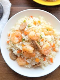 炊飯器におまかせ♪塩こうじえびピラフ-レシピのメイン写真