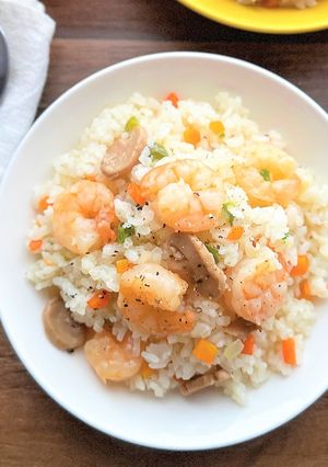 炊飯器におまかせ♪塩こうじえびピラフ-レシピのメイン写真
