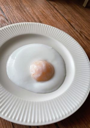 まるで目玉焼き!?のおやつ黄桃の牛乳寒天-レシピのメイン写真