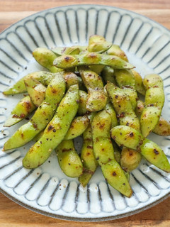 やみつき♡にんにくバター醤油の焼き枝豆-レシピのメイン写真