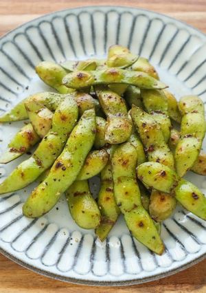 やみつき♡にんにくバター醤油の焼き枝豆-レシピのメイン写真