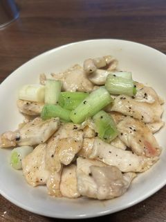 簡単ヘルシー!鶏胸肉と長ネギの旨塩炒め-レシピのメイン写真