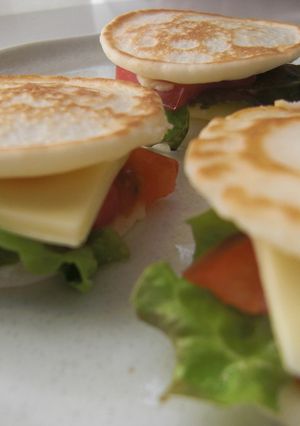 米粉のパンケーキでサンド♪-レシピのメイン写真