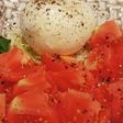 ブッラータチーズとトマトの前菜
