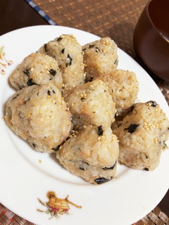 お箸で食べるツナマヨおにぎり-レシピのメイン写真