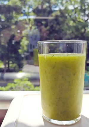 余った葉野菜や果物で作る　スムージー-レシピのメイン写真