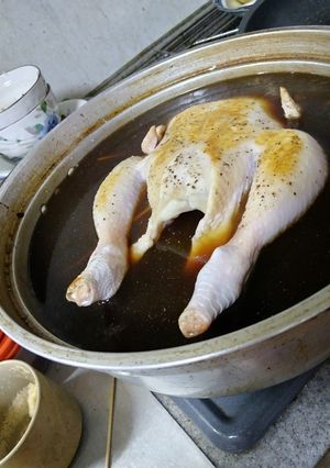 中国のたまり醤油で鶏肉1羽を煮込む、最高-レシピのメイン写真