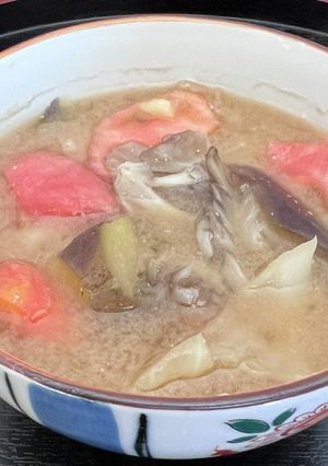 トマトや舞茸の入った♡美味しい夏味噌汁-レシピのメイン写真