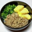 鶏そぼろ小松菜卵焼きの三色丼