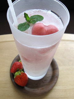 暑い夏にも♪ いちごミルクソーダ♫・*:-レシピのメイン写真