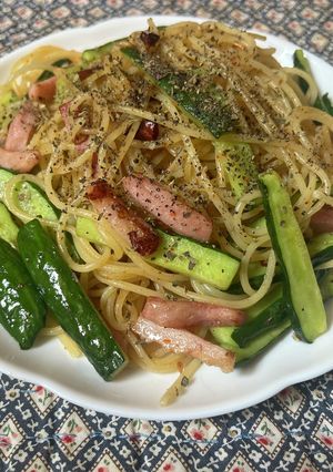 スパゲティ・キュウリのペペロンチーノ-レシピのメイン写真