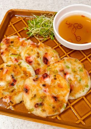 大和芋とタコの落とし焼き♪ナンプラーだれ-レシピのメイン写真