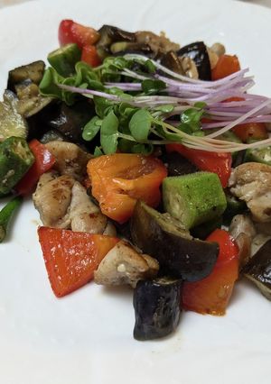 簡単！鶏もも肉と夏野菜の白だし炒め-レシピのメイン写真