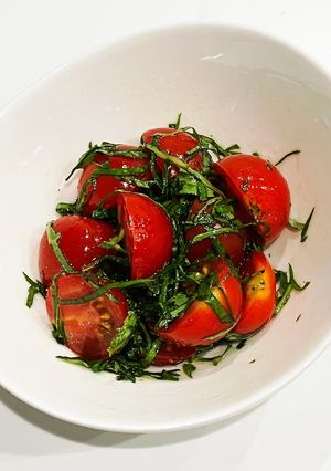 切って和えるだけ！バジルとトマトのサラダ-レシピのメイン写真