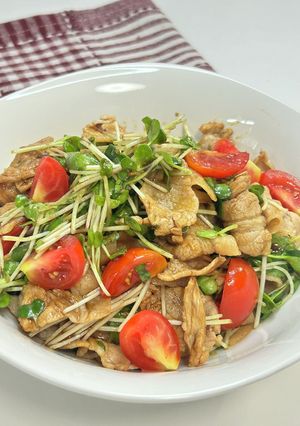 豚バラとトマトとかいわれのわさび醤油和え-レシピのメイン写真