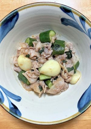 豚バラ肉とニンニクとキュウリの梅シソ炒め-レシピのメイン写真