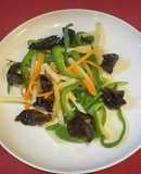 キクラゲと筍の炒め物（木耳竹筍炒蔬菜）