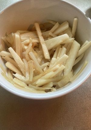 シャキシャキ山芋と大根の皮サラダ-レシピのメイン写真