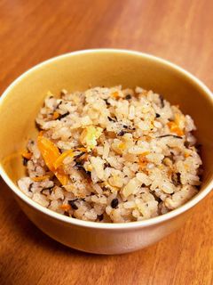 鮭とひじき炊き込みご飯(子供、一歳半)-レシピのメイン写真