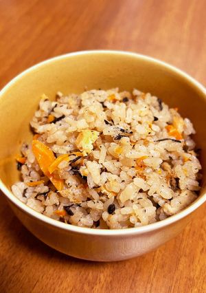鮭とひじき炊き込みご飯（子供、一歳半）-レシピのメイン写真
