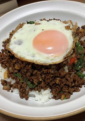 牛ひき肉のガパオ丼-レシピのメイン写真