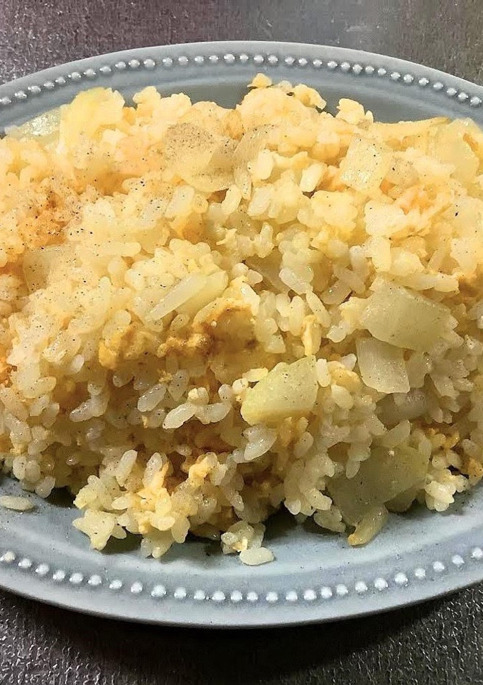簡単!たまごと玉ねぎだけのチャーハン-レシピのメイン写真
