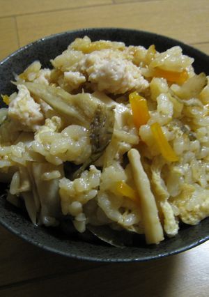 鶏ひき肉ごぼうの野菜たっぷり炊き込みご飯-レシピのメイン写真