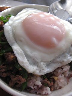 牛挽肉とピーマンのエスニックどんぶり-レシピのメイン写真