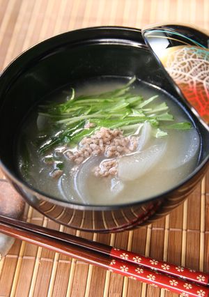 家族に好評！たまねぎと挽き肉の味噌汁-レシピのメイン写真