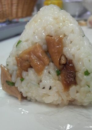鶏皮と大葉のおつまみおにぎり-レシピのメイン写真
