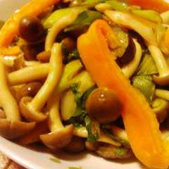 รูปของ 野菜ときのこの大葉炒め